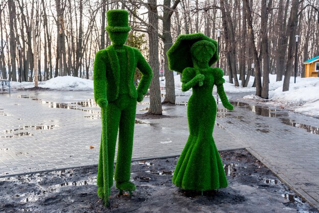 Jak poprawnie mówić: do Karwi czy do Karwii?