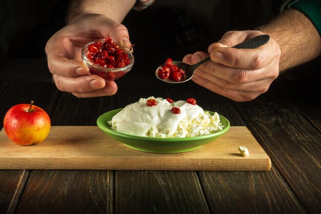 Ricotta jak jeść na co zwrócić uwagę przy wyborze i podaniu?