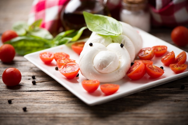 Burrata co to jest i dlaczego warto jej spróbować?