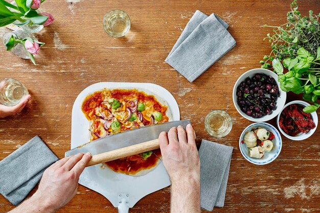 Jak zrobić pizzę neapolitańską w domu i cieszyć się smakiem Włoch?