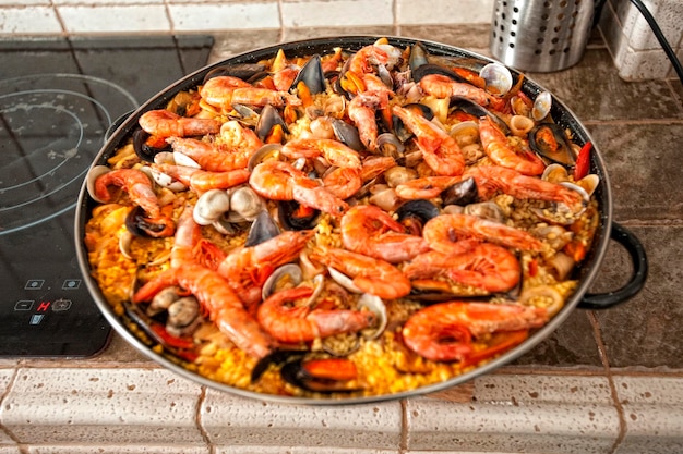 Paella jak zrobić ją w domowych warunkach?