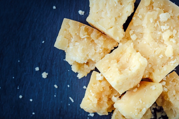 Ser parmezan do czego warto go dodać?