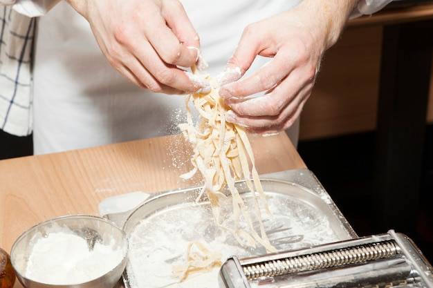 Makaron carbonara jak zrobić klasyczną wersję tego włoskiego dania?